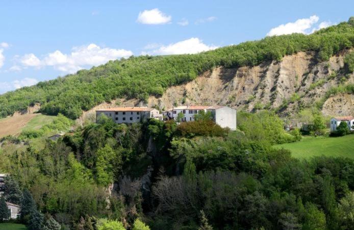 Locanda Delle Grotte Di Onferno Hotel Gemmano Eksteriør billede